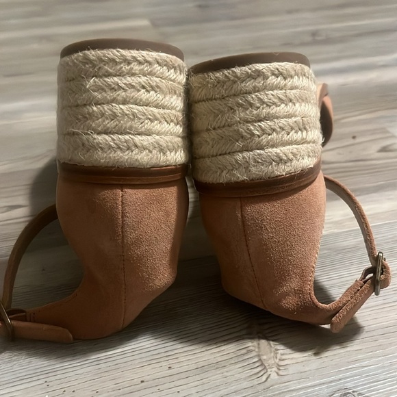 EUC Soludos Capri Raffia Suede Mid Block Heels - Picture 8 of 10